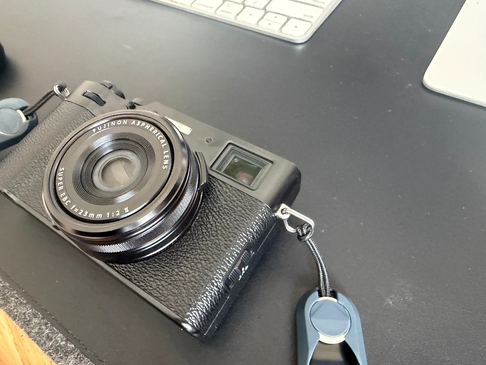 Fujifilm X100VI Black Camera used once, 100 shutters ,+ SD Card and extra strap thumbnail 3