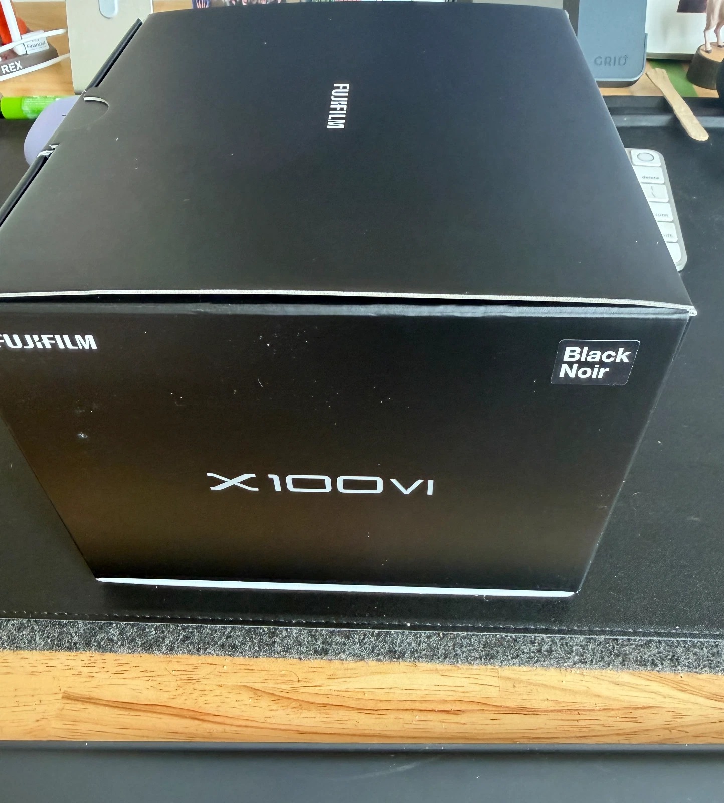 Fujifilm X100VI Black Camera used once, 100 shutters ,+ SD Card and extra strap thumbnail 9