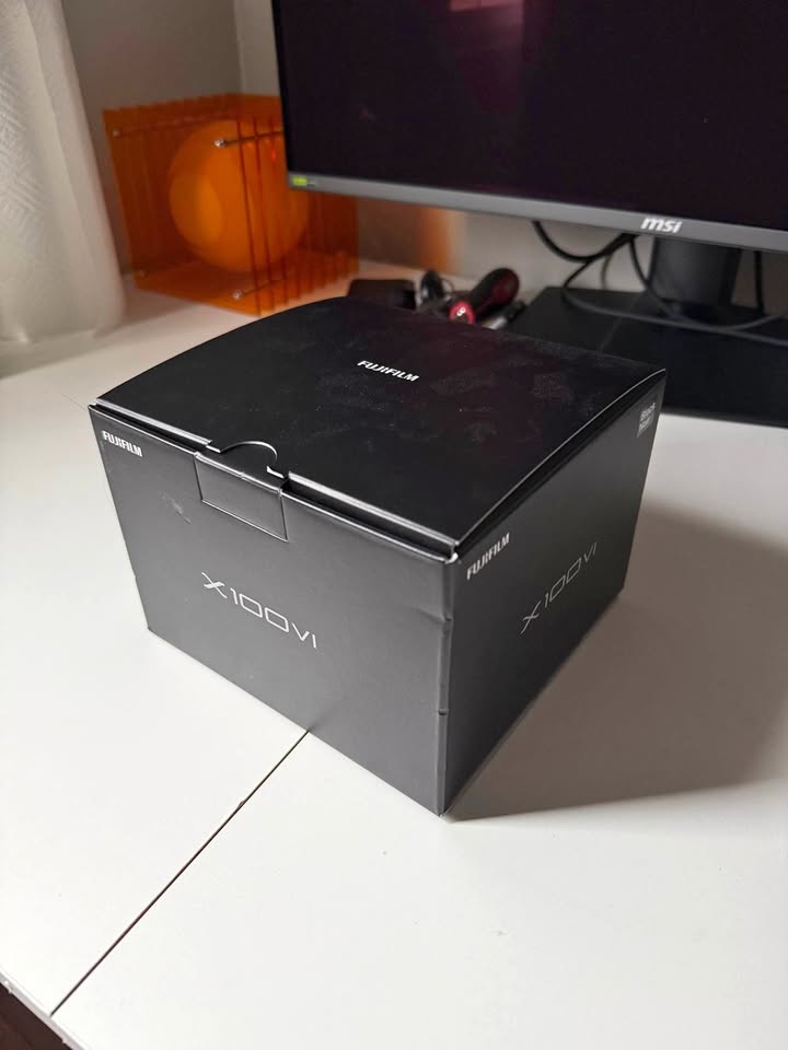 Fujifilm X100VI Bundle – Complete Set, Excellent Condition thumbnail 10