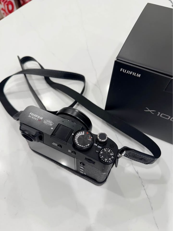 Fujifilm X100VI – Like New, Latest Release & Hard to Find thumbnail 2