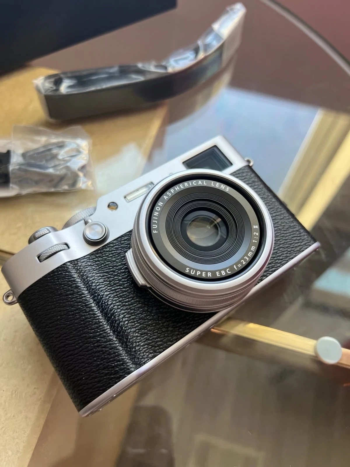 Fujifilm X100VI – Mint Condition – 21,200 Shutter Count – Original Box & Battery thumbnail 3