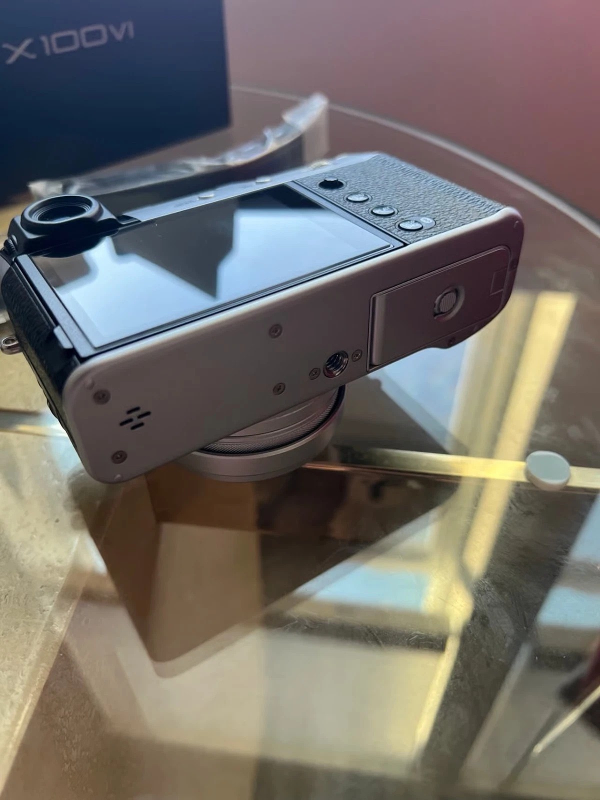 Fujifilm X100VI – Mint Condition – 21,200 Shutter Count – Original Box & Battery thumbnail 4