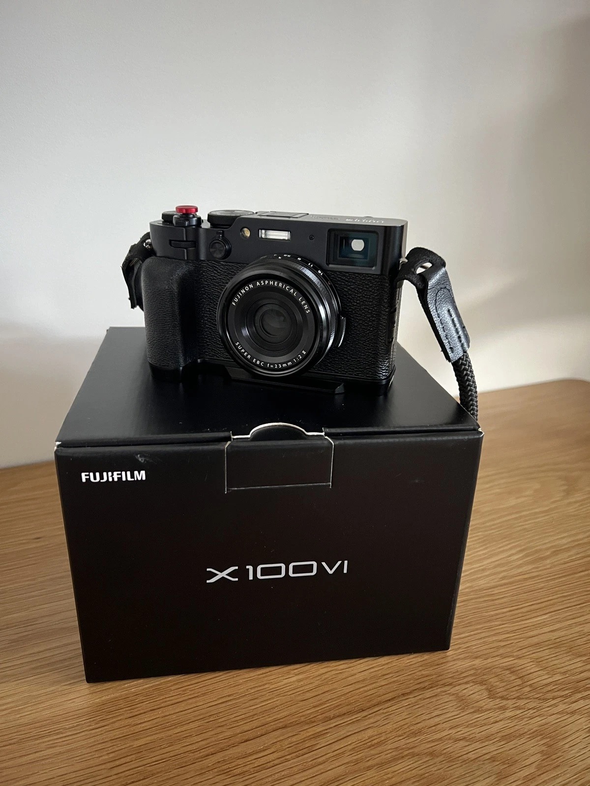 Fujifilm X100VI – Near New | 1,000 Shutter Count | Excellent Condition thumbnail 2