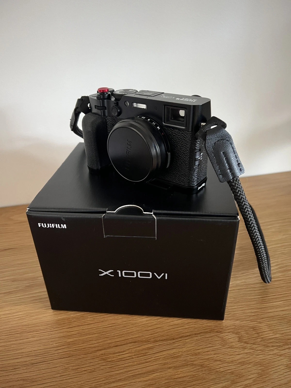 Fujifilm X100VI – Near New | 1,000 Shutter Count | Excellent Condition thumbnail 5