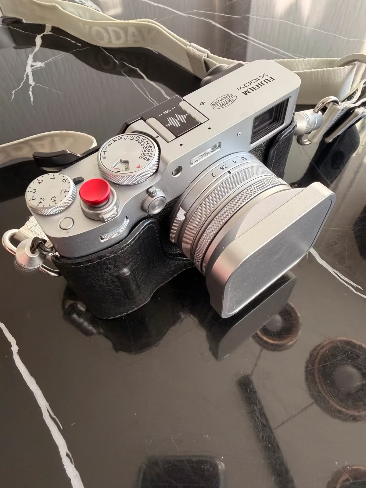 Fujifilm X100VI Premium Bundle – Excellent Condition, Includes Accessories thumbnail 7