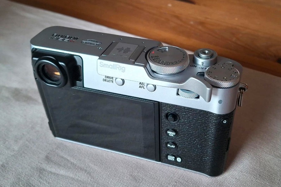 Fujifilm X100VI Silver + Accessories - Brand new, 3,100 shots - Camera thumbnail 4