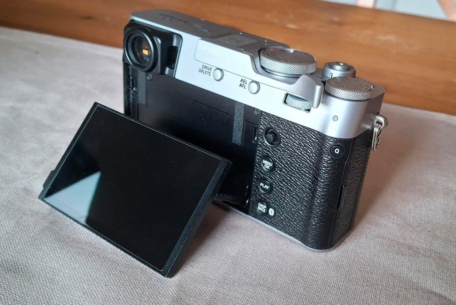 Fujifilm X100VI Silver + Accessories - Brand new, 3,100 shots - Camera thumbnail 5