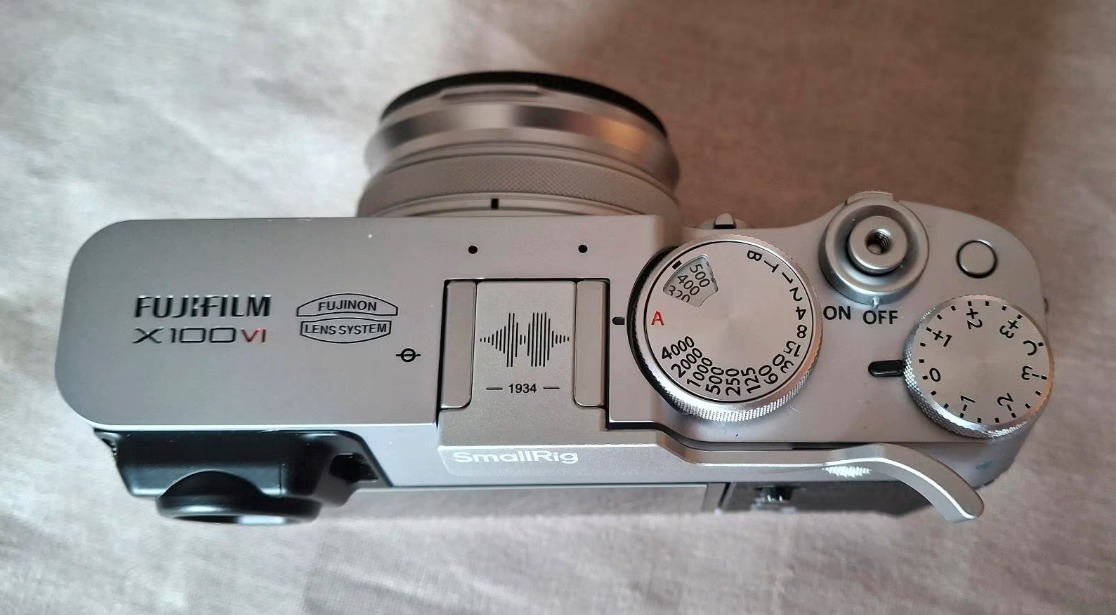 Fujifilm X100VI Silver + Accessories - Brand new, 3,100 shots - Camera thumbnail 6