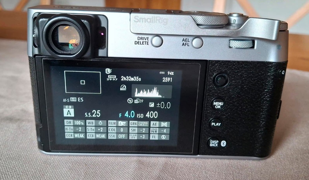 Fujifilm X100VI Silver + Accessories - Brand new, 3,100 shots - Camera thumbnail 8