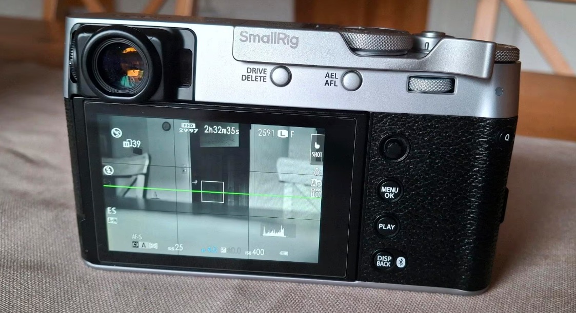 Fujifilm X100VI Silver + Accessories - Brand new, 3,100 shots - Camera thumbnail 9