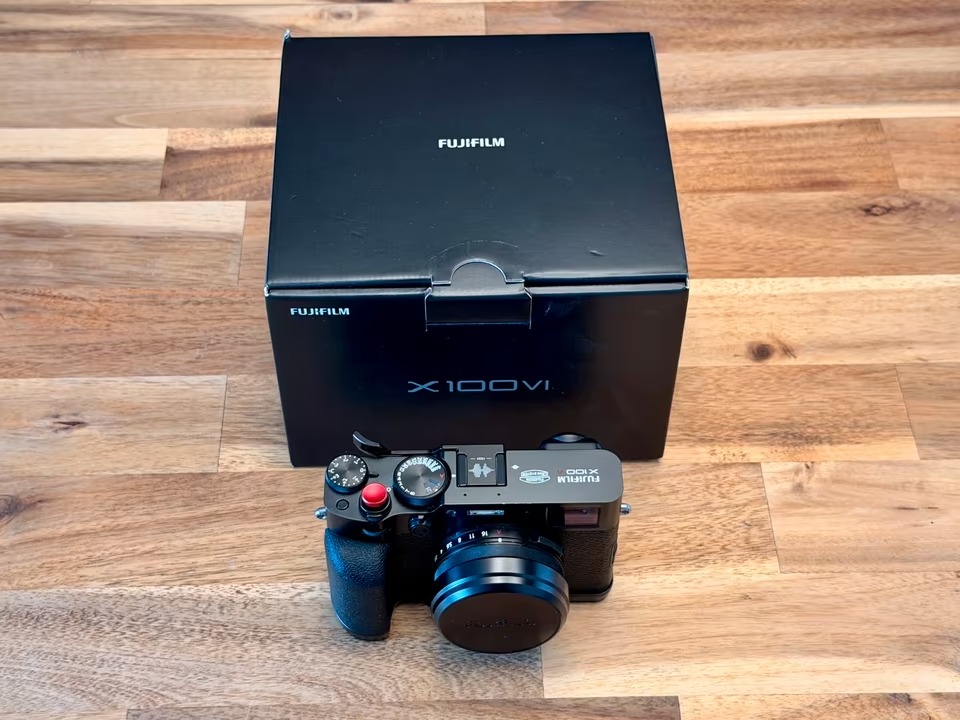 FUJIFILM X100VI (Used twice) Black Compact Digital Camera with Warranty Card thumbnail 1