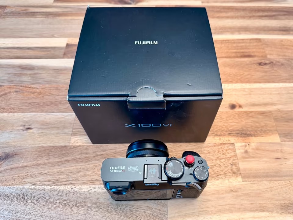 FUJIFILM X100VI (Used twice) Black Compact Digital Camera with Warranty Card thumbnail 2