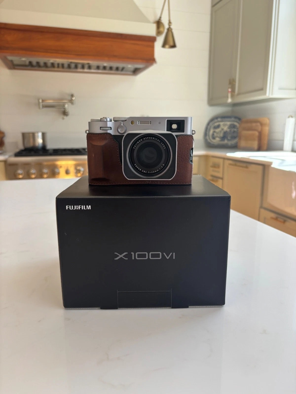 FUJIFULM X100VI CAMERA - MEGA BUNDLE (HUGE VALUE OF ACCESSORIES) thumbnail 11