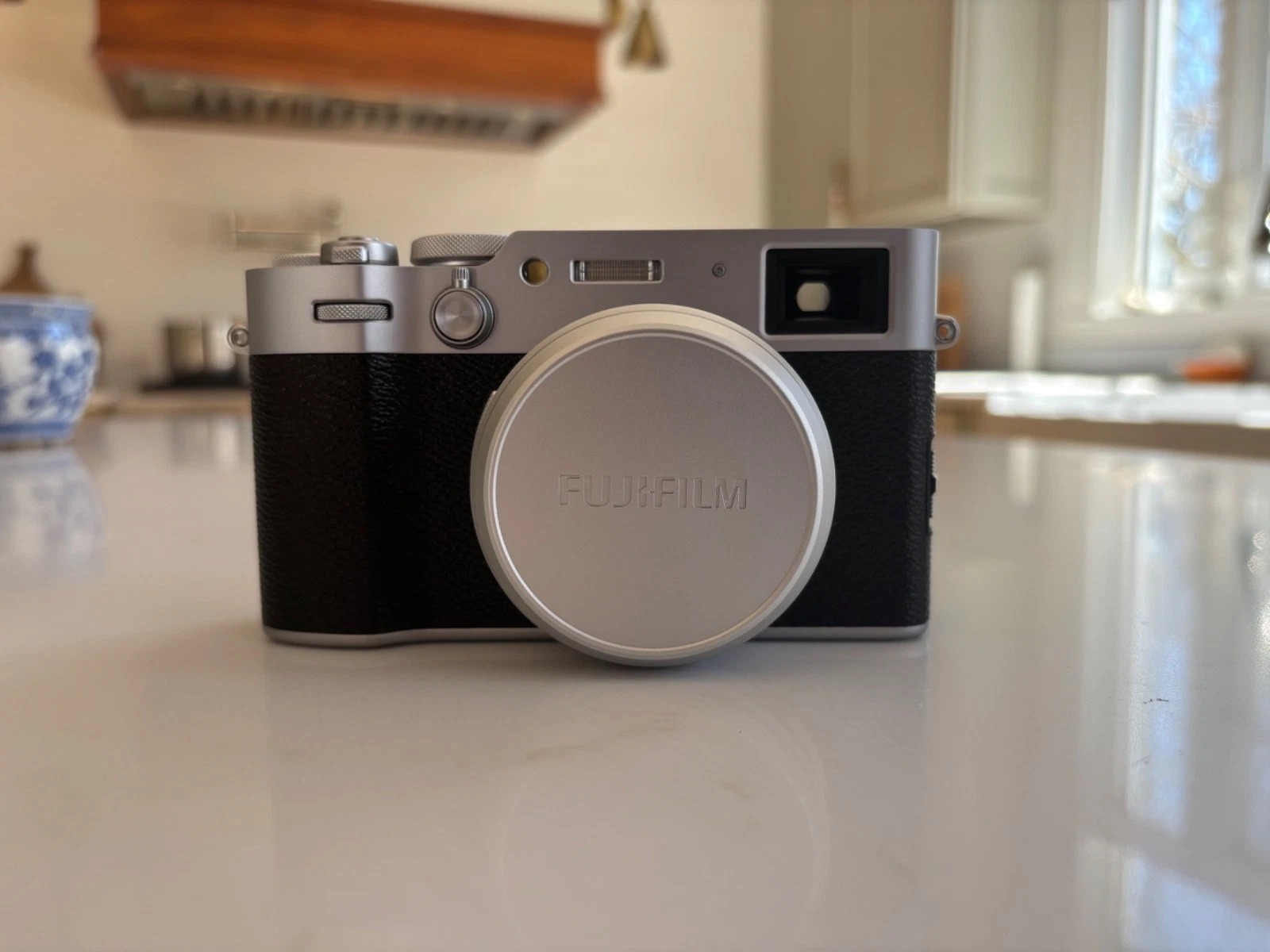 FUJIFULM X100VI CAMERA - MEGA BUNDLE (HUGE VALUE OF ACCESSORIES) thumbnail 3