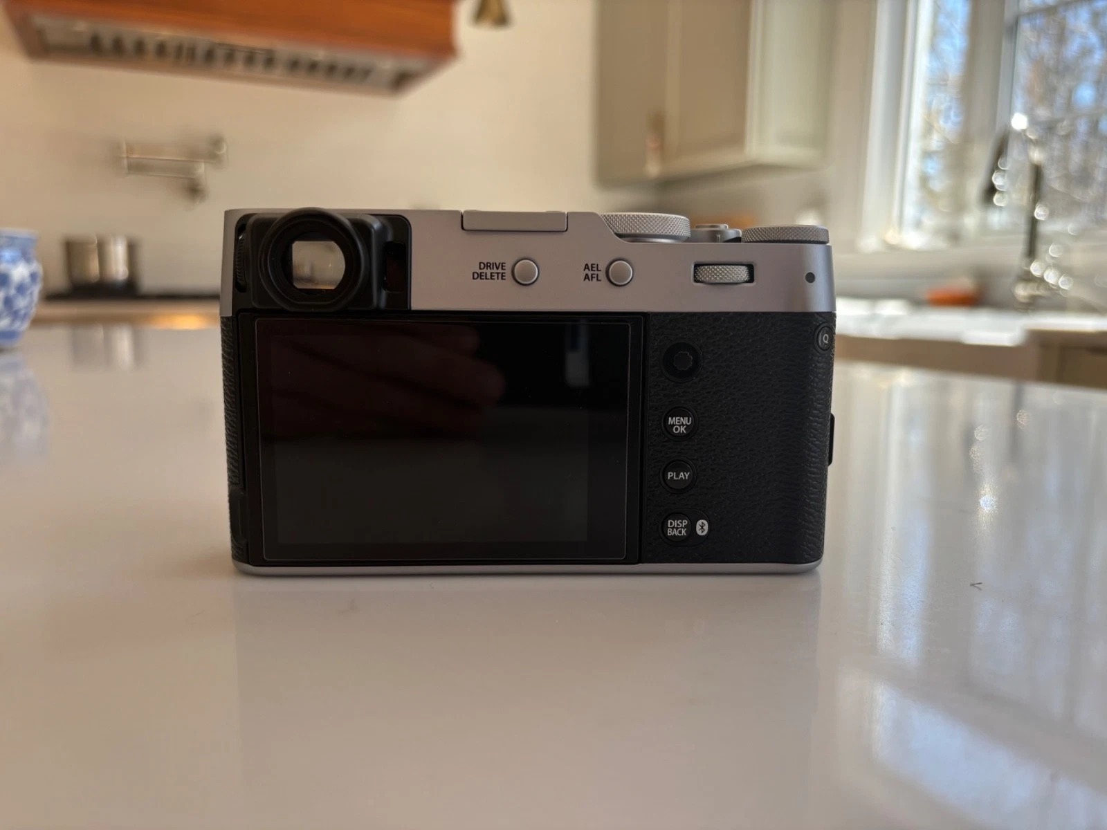 FUJIFULM X100VI CAMERA - MEGA BUNDLE (HUGE VALUE OF ACCESSORIES) thumbnail 4