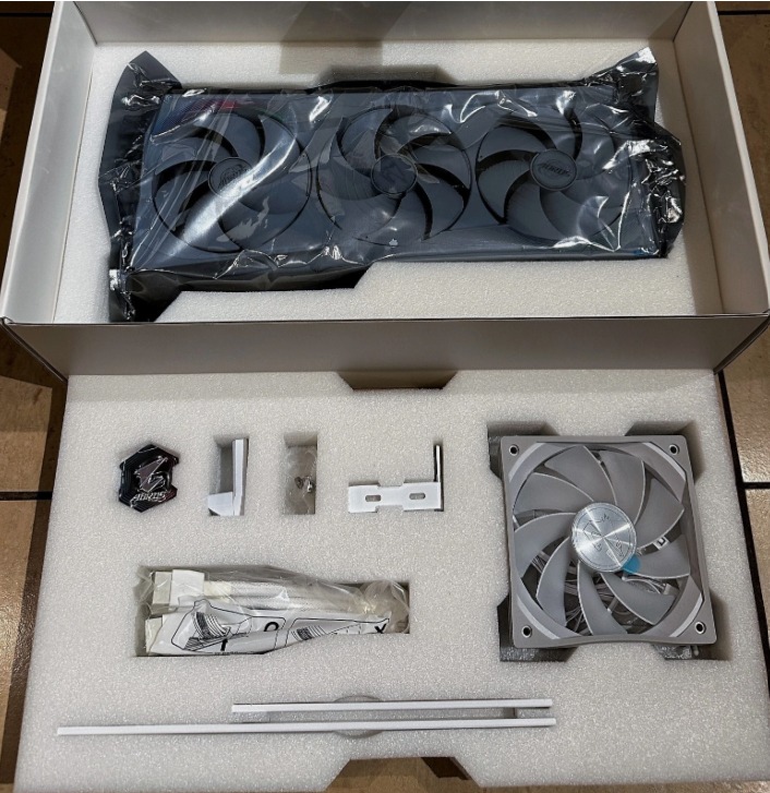 GIGABYTE AORUS MASTER ICE GEFORCE RTX 5090 32GB GDDR7 GRAPHICS CARD GPU
