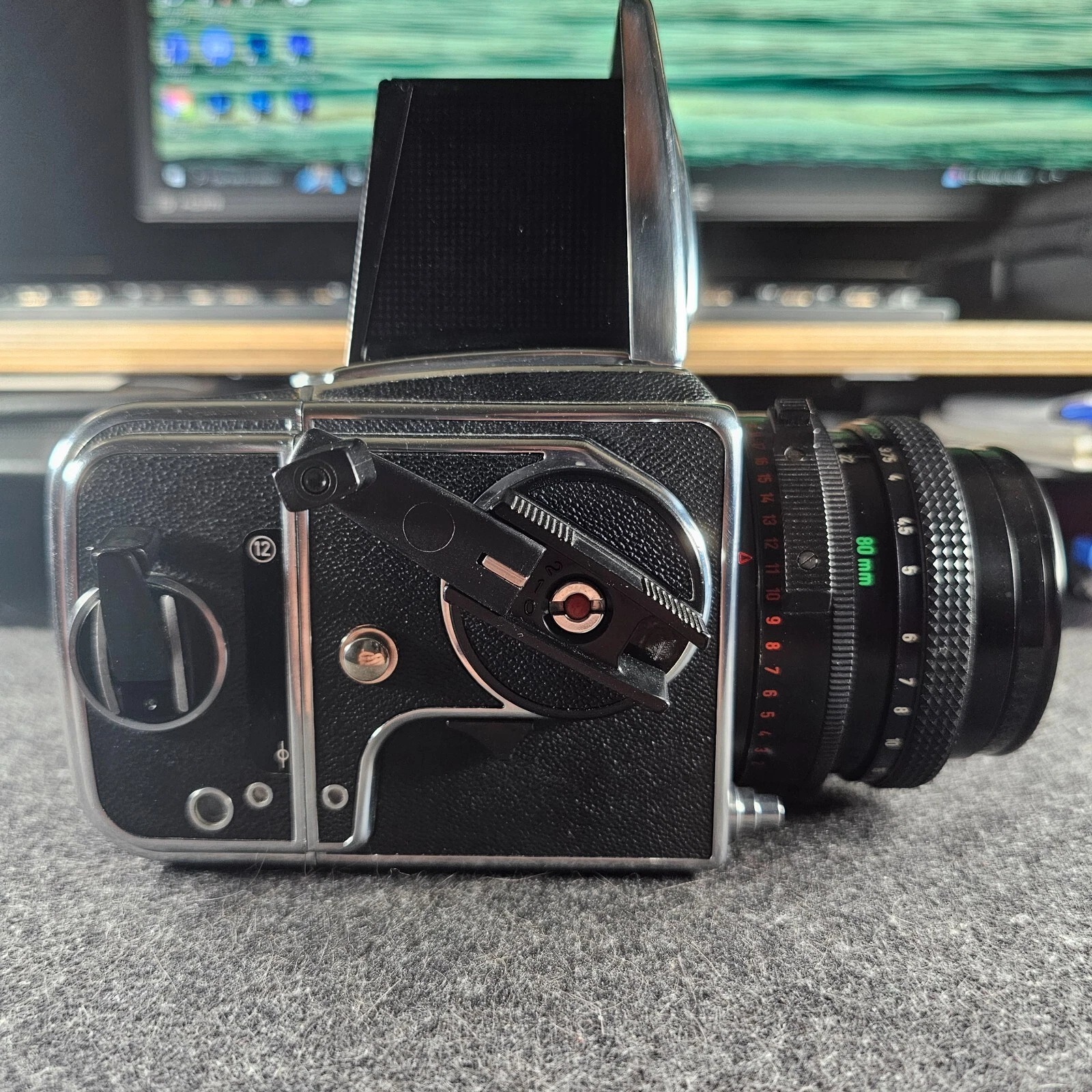 Hasselblad 2000 FC + Carl Zeiss Planar 80/2,8 T + Film Mag. 12 thumbnail 5