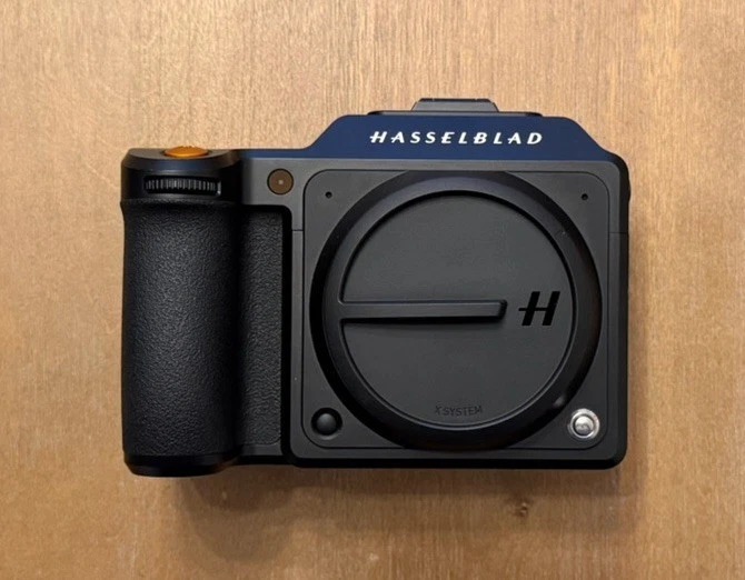 Hasselblad X2D 100C 100MP Medium Format Mirrorless Camera (Body Only) thumbnail 1