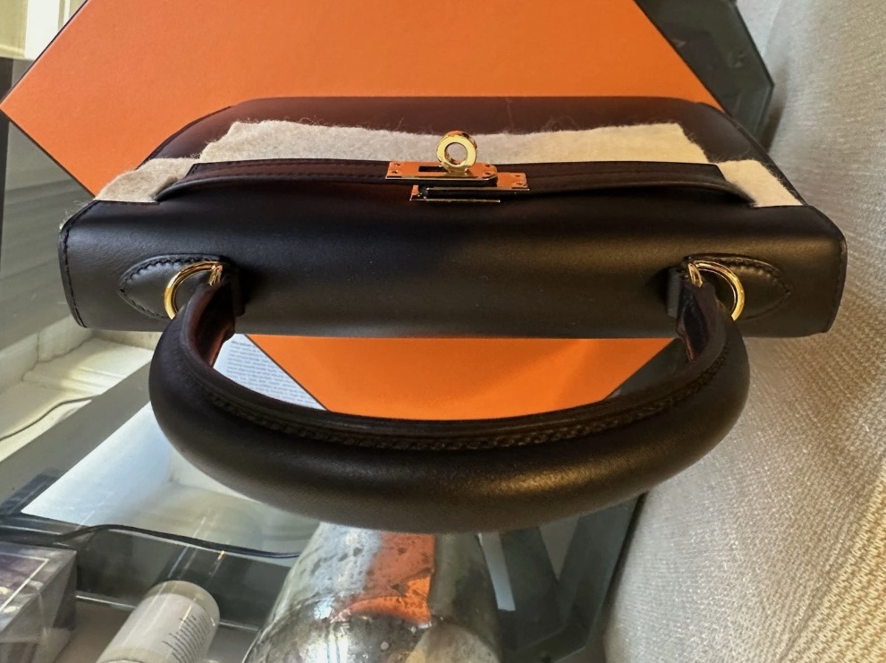 Hermès Kelly 25 Black,Timeless Classic with Gold Hardware thumbnail 6