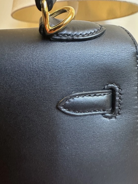 Hermès Kelly 25 Black,Timeless Classic with Gold Hardware thumbnail 9
