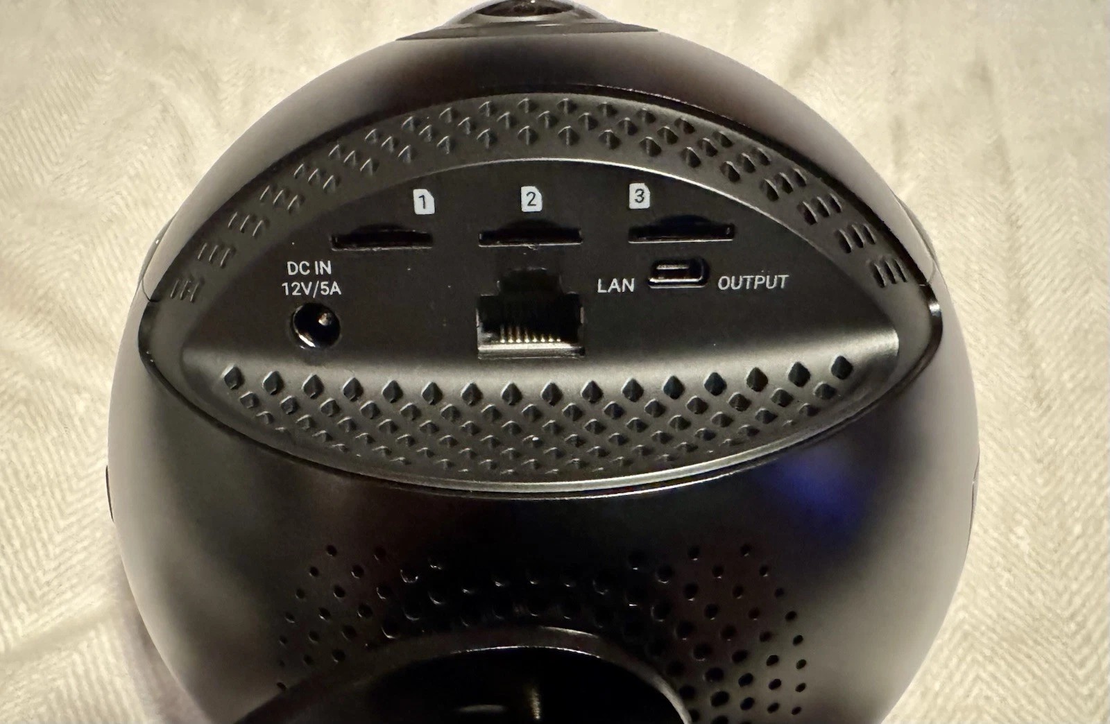 Insta360 Pro 2 Spherical VR 360 Camera – 8K – FarSight Control, Stand & Memory Cards Included thumbnail 14