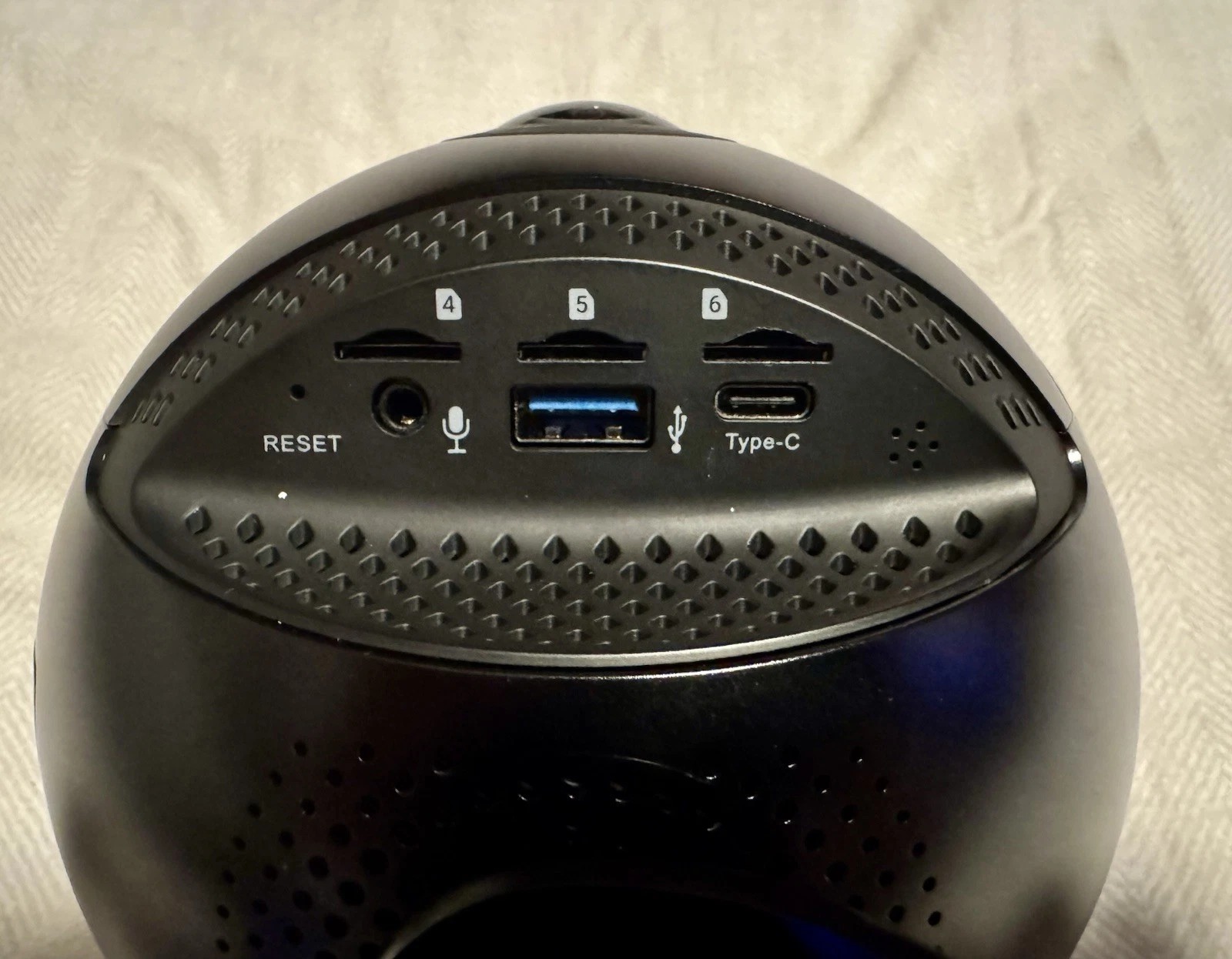 Insta360 Pro 2 Spherical VR 360 Camera – 8K – FarSight Control, Stand & Memory Cards Included thumbnail 15