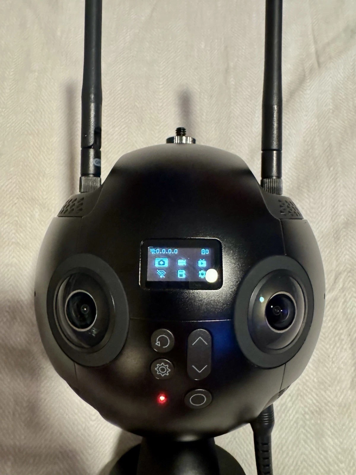 Insta360 Pro 2 Spherical VR 360 Camera – 8K – FarSight Control, Stand & Memory Cards Included thumbnail 16