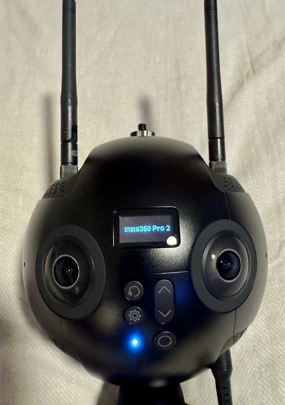 Insta360 Pro 2 Spherical VR 360 Camera – 8K – FarSight Control, Stand & Memory Cards Included thumbnail 17