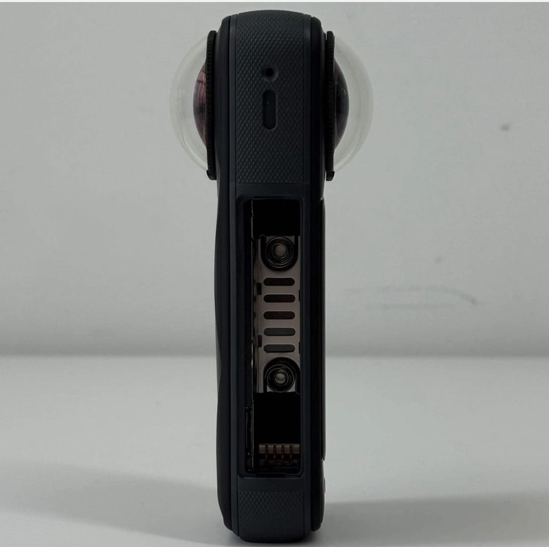 Insta360 X5 72MP 8K 360 Action Camera CINSAAHA Essentials Bundle thumbnail 7