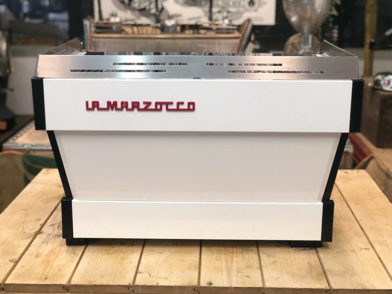 La Marzocco Linea PB 2 Group White w/ Timber Handles Espresso Coffee Machine thumbnail 4