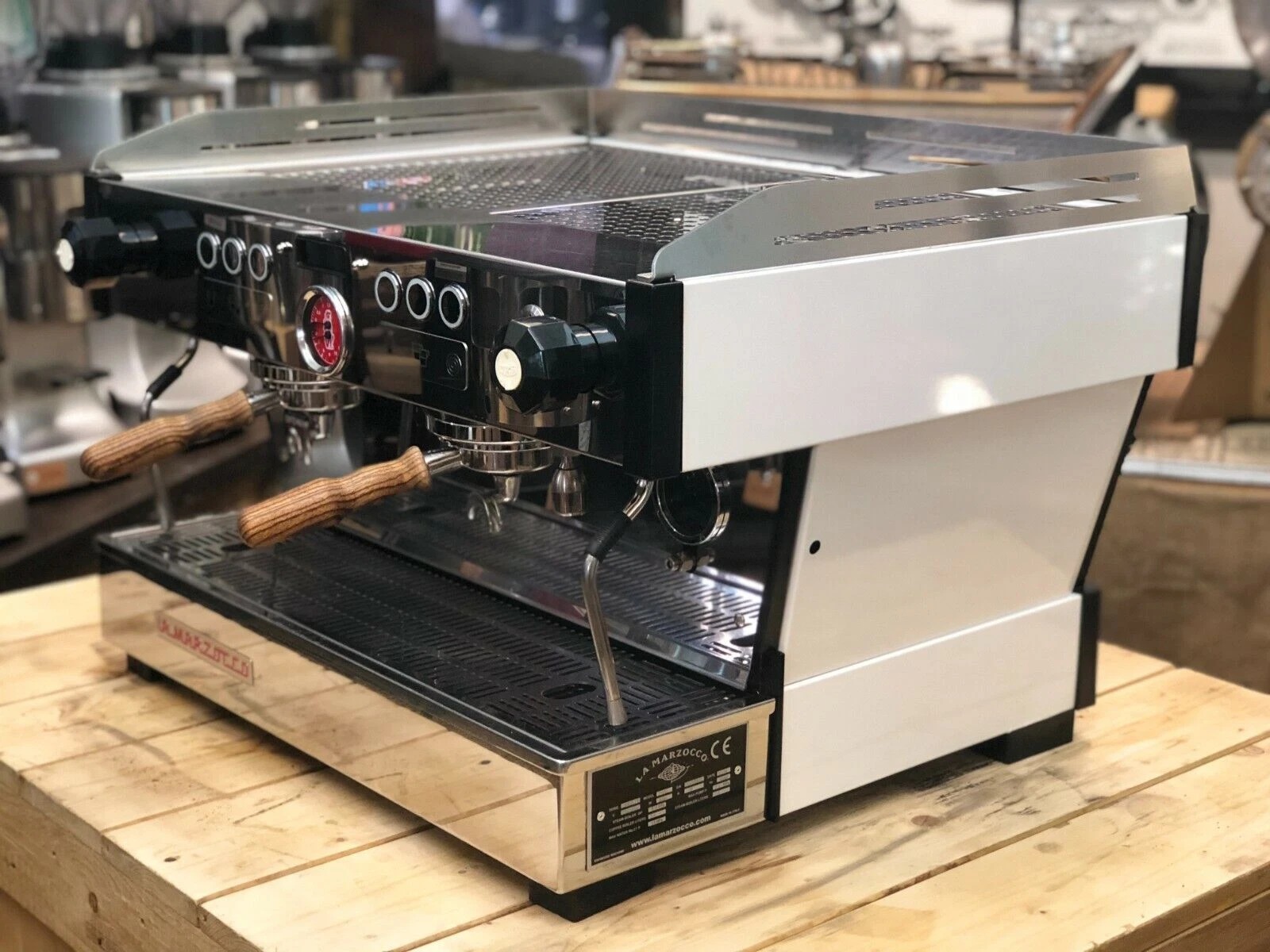 La Marzocco Linea PB 2 Group White w/ Timber Handles Espresso Coffee Machine thumbnail 5