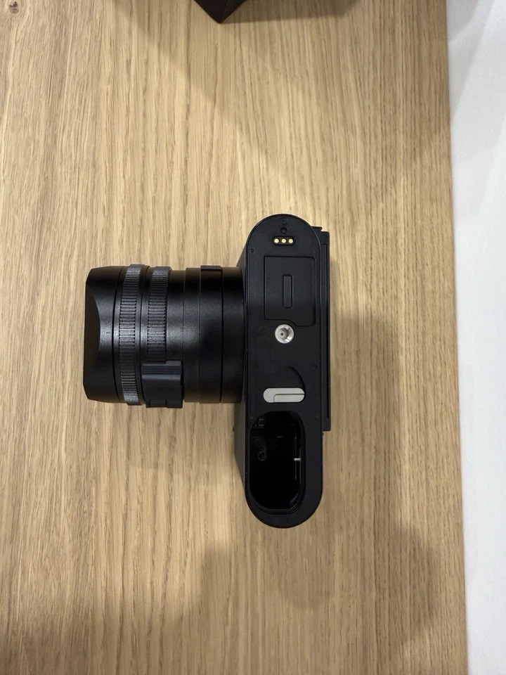 Leica Q3 43 (19084) – Black Lacquer Edition | 60MP | 43mm Compact | Like New | Original Packaging Included thumbnail 4