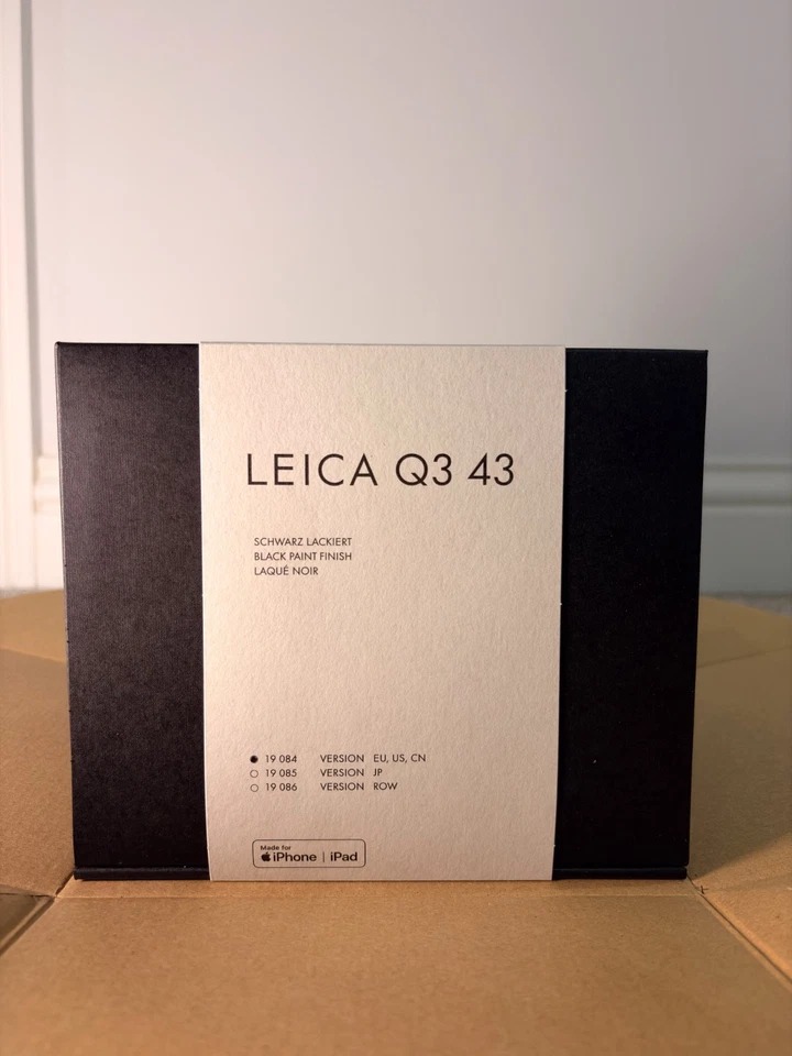 Leica Q3 43 – Pristine Condition | Extensive Accessories | Manufacturer Warranty Included thumbnail 2