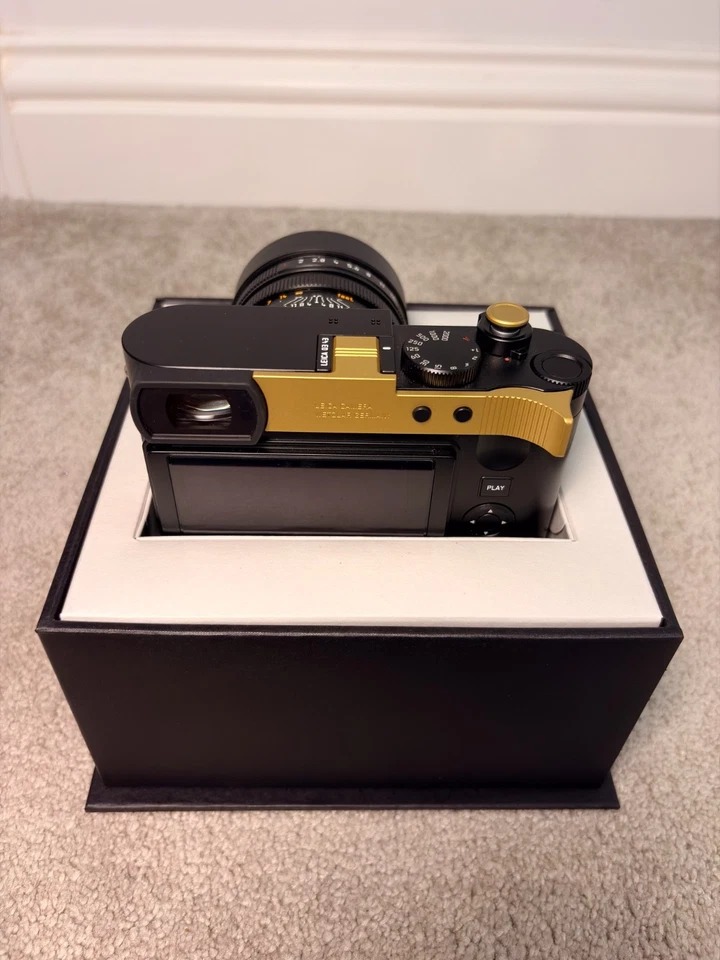 Leica Q3 43 – Pristine Condition | Extensive Accessories | Manufacturer Warranty Included thumbnail 3