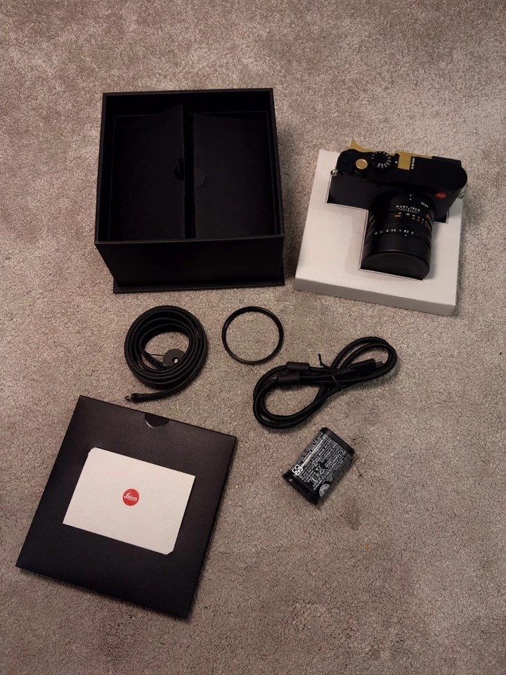 Leica Q3 43 – Pristine Condition | Extensive Accessories | Manufacturer Warranty Included thumbnail 4