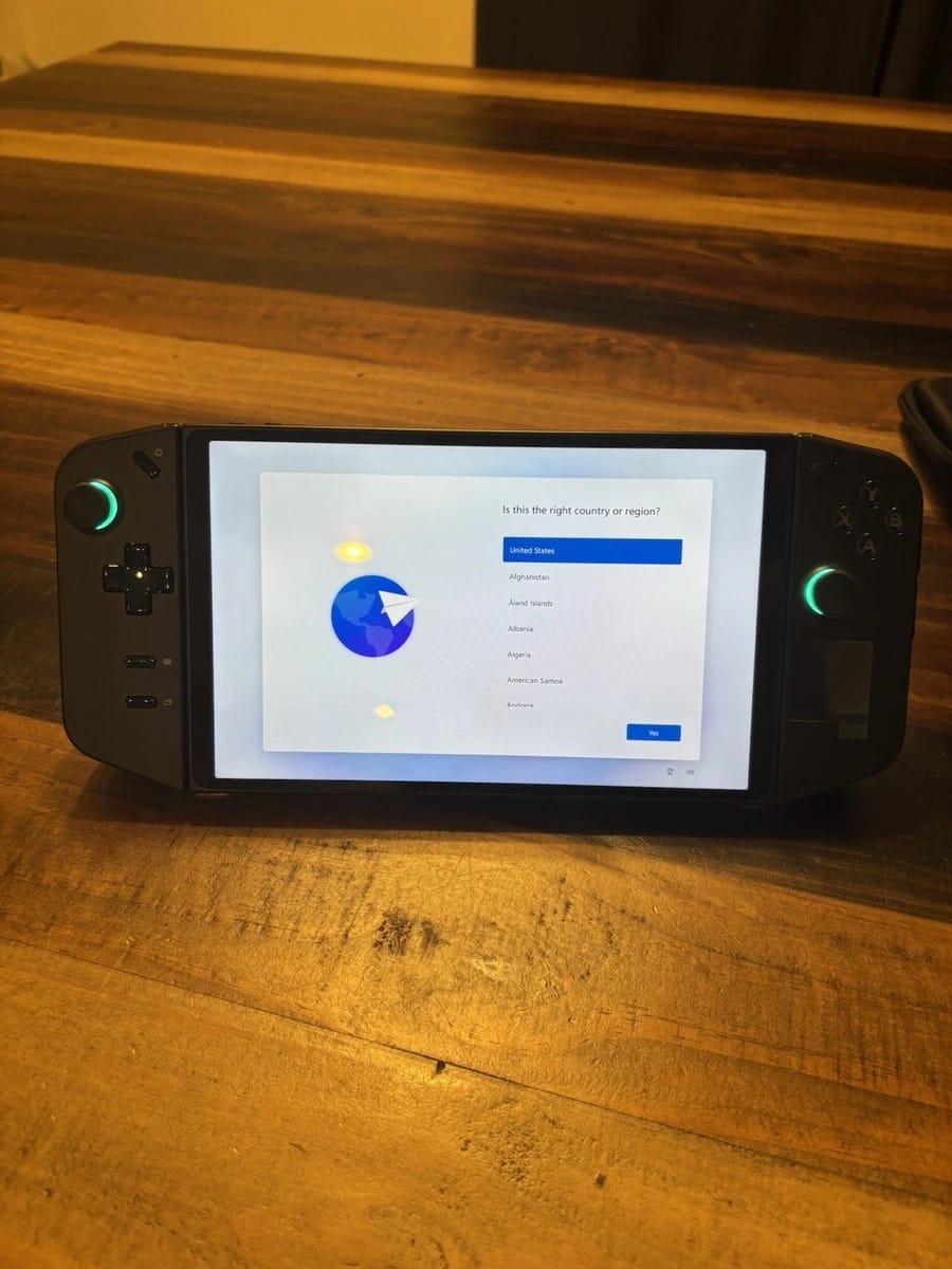 Lenovo Legion GO 8APU1 16 GB RAM 512 GB 8.8" AMD Ryzen Z1 Extreme 3.3 GHz thumbnail 2