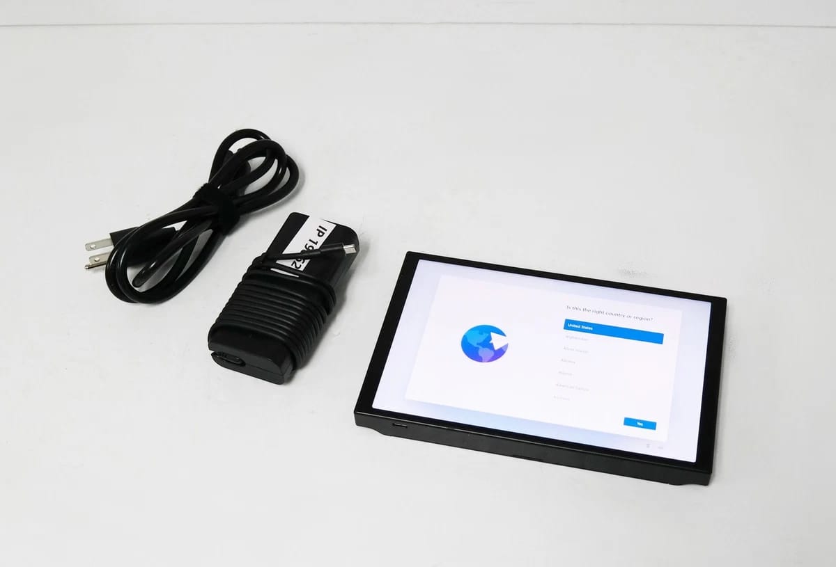 Lenovo Legion Go 8APU1 1TB Handheld Console System 83E1001YUS thumbnail 1