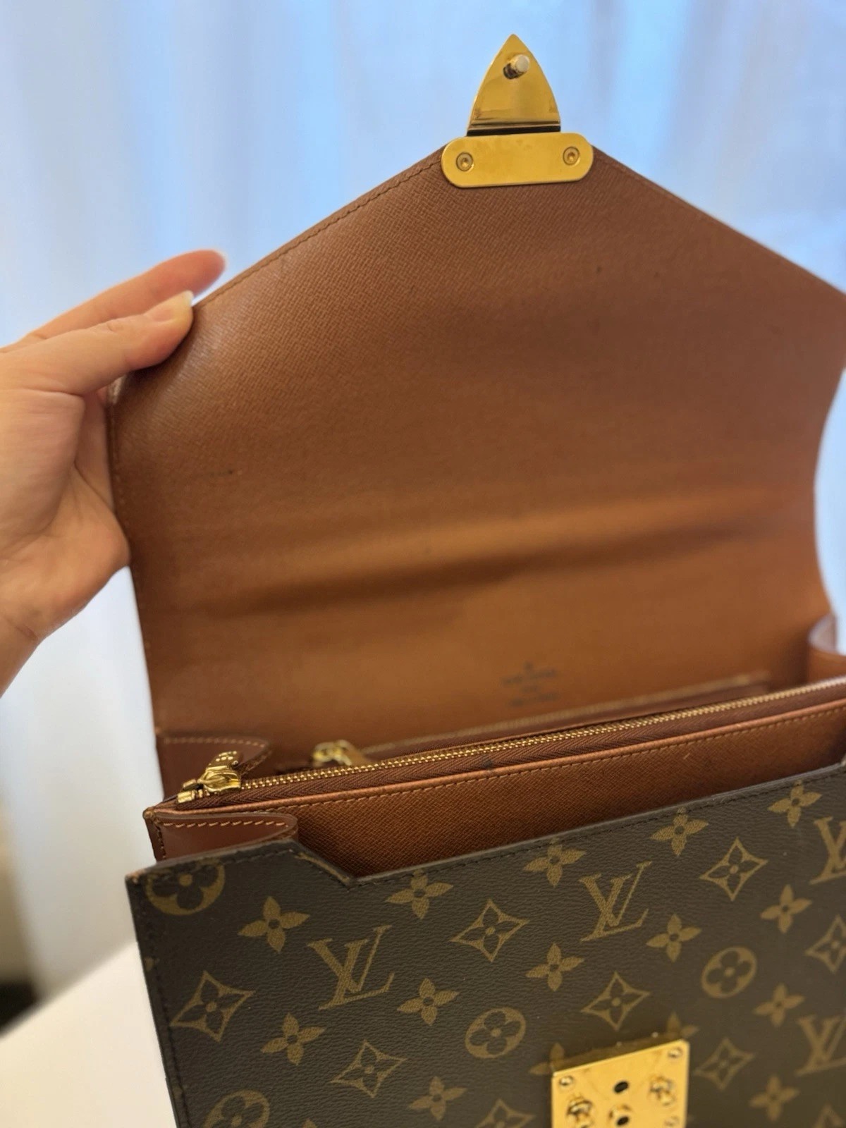 LOUIS VUITTON CONCORDE HANDBAG thumbnail 10