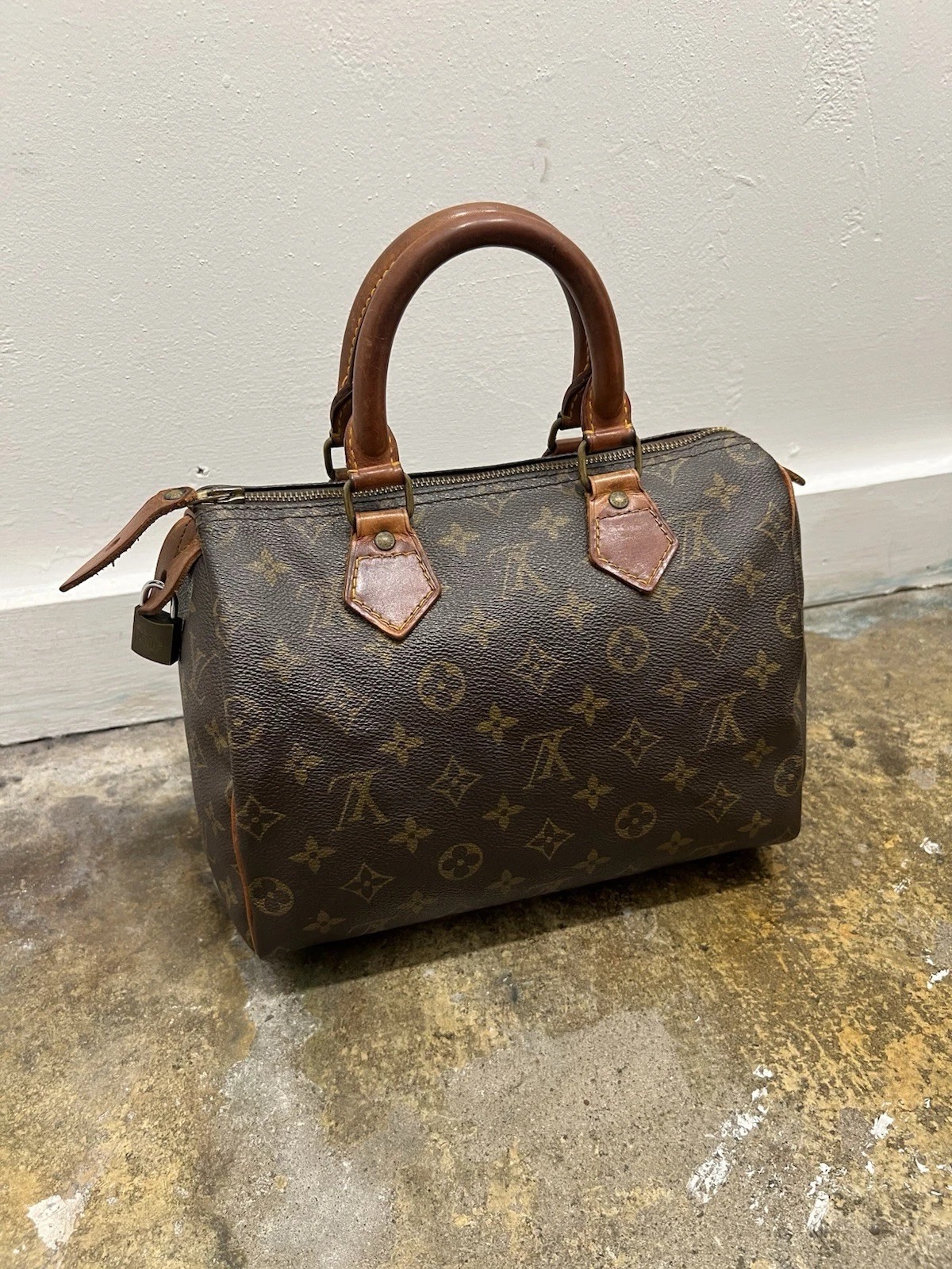 LOUIS VUITTON Speedy 25 Monogram Shoulder Hand Bag