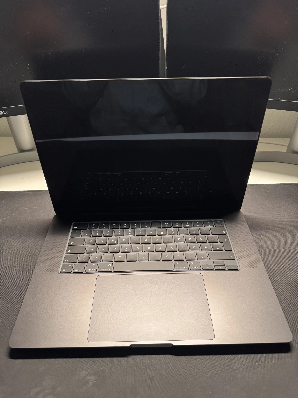 MacBook Pro 16" M4 Max 64GB 2TB - Like new - Warranty until 2026 thumbnail 1