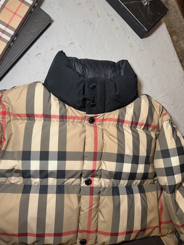 NEW Burberry Men’s Kilham down jacket In Archive Beige Size Medium thumbnail 7