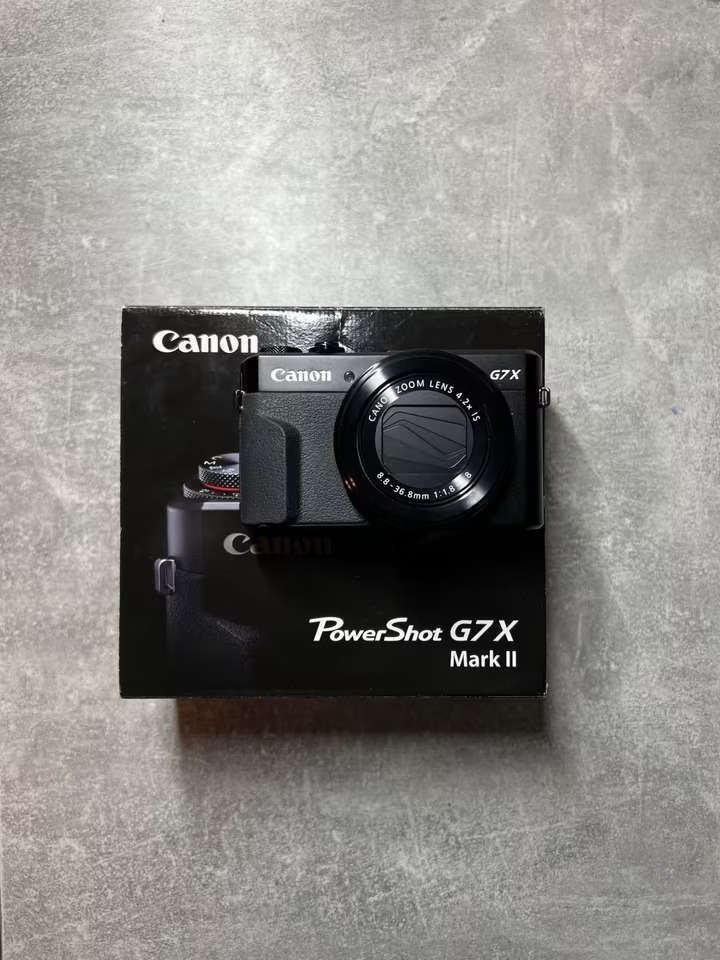 New Canon PowerShot G7 X Mark III Black + Accessory Pack thumbnail 2