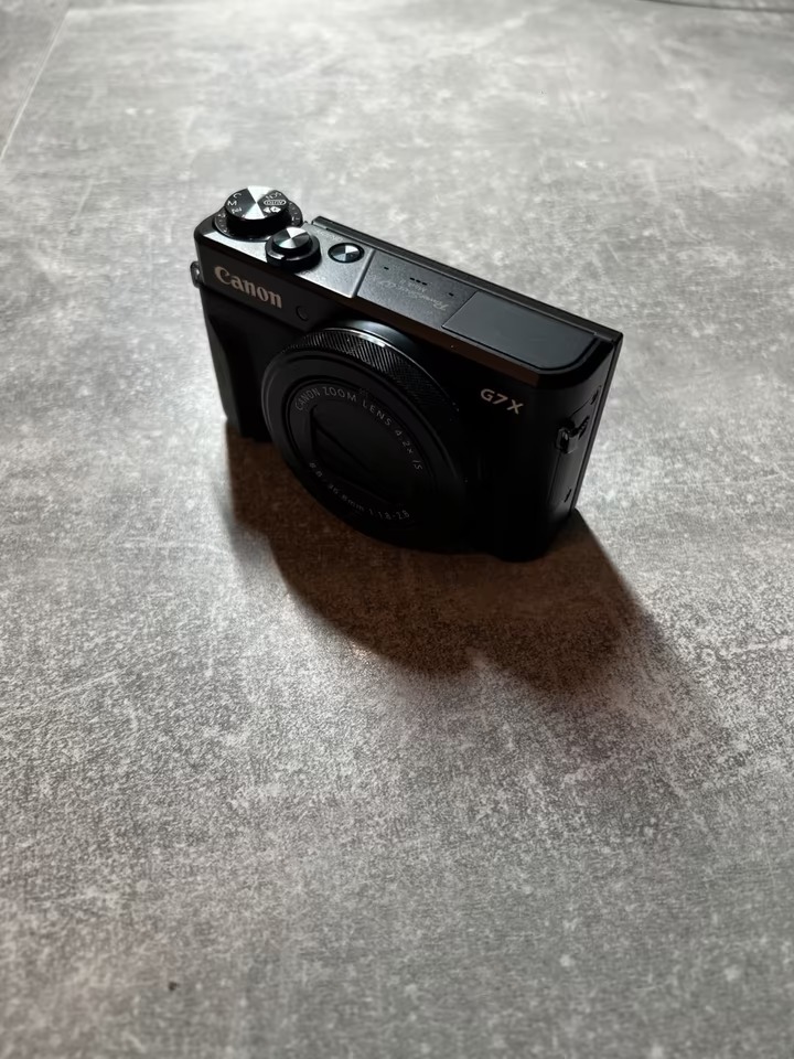 New Canon PowerShot G7 X Mark III Black + Accessory Pack thumbnail 4