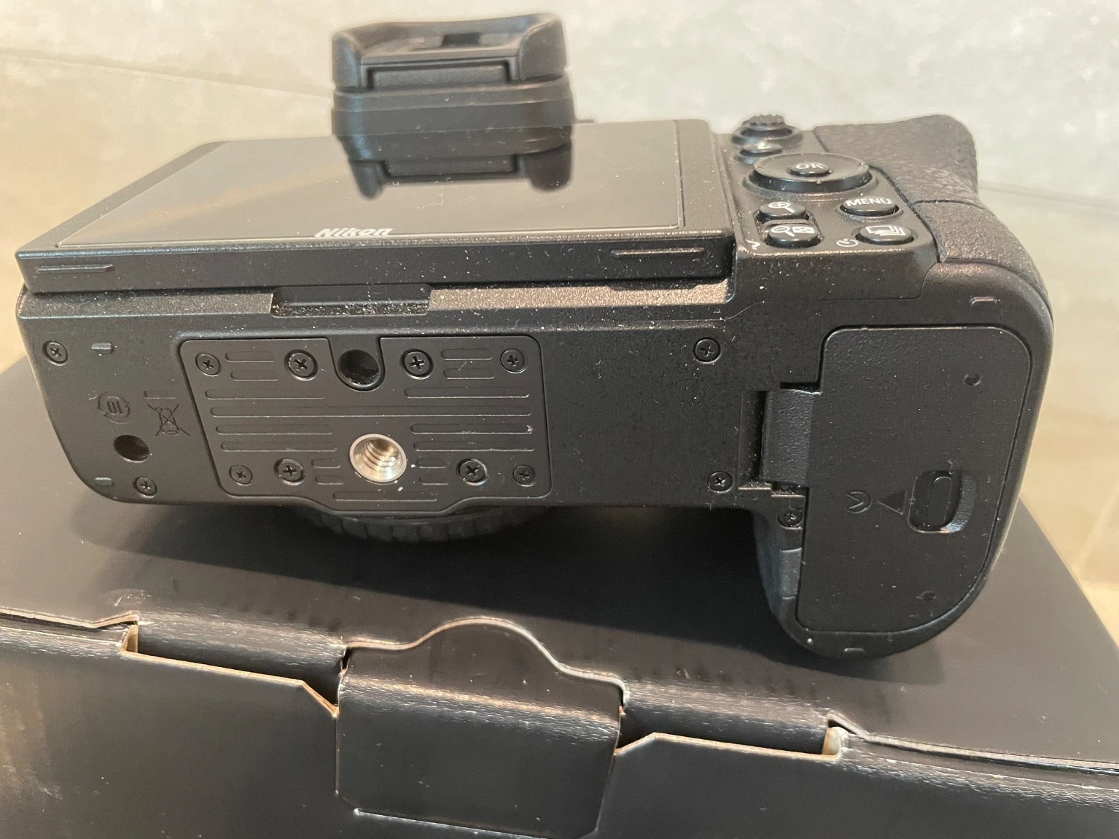 Nikon Z5 Mirrorless Digital Camera Body 24.5MP S Count 1910 Mint thumbnail 5