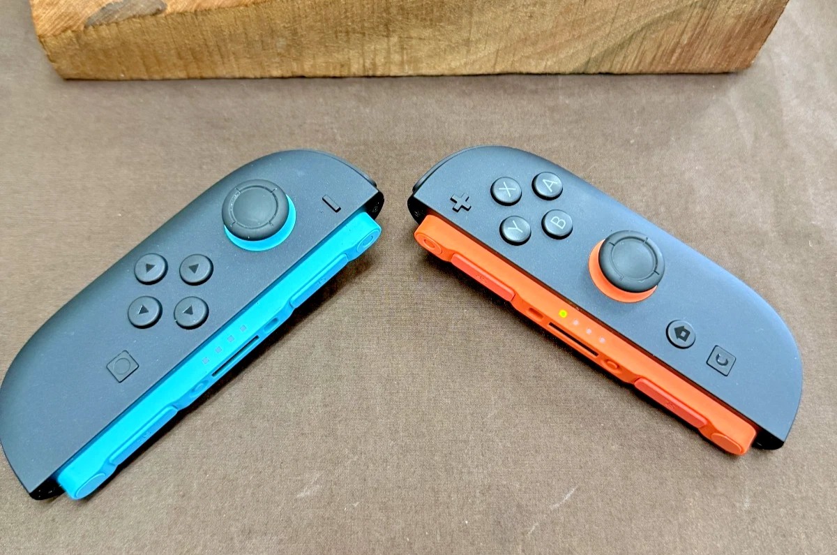 Nintendo Switch 2 Console with Charger Dock & Joy Grip in fabulous condition thumbnail 3