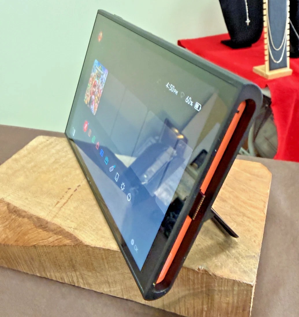 Nintendo Switch 2 Console with Charger Dock & Joy Grip in fabulous condition thumbnail 4