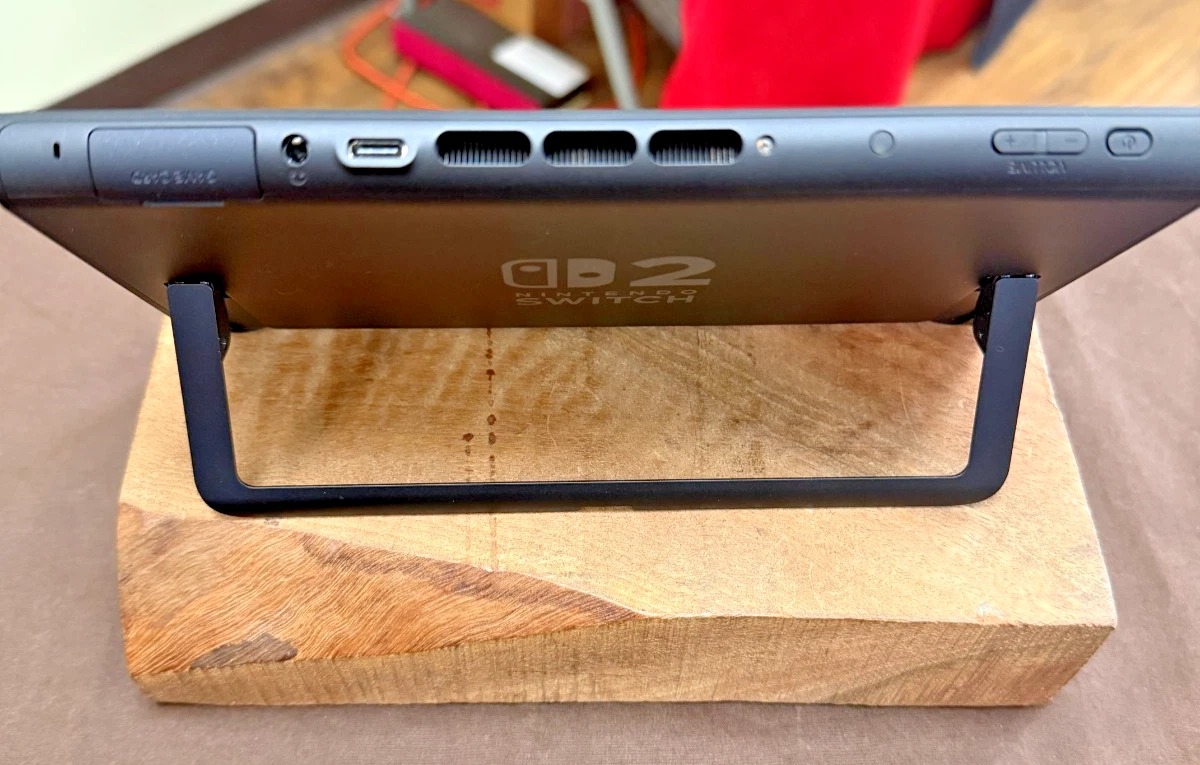 Nintendo Switch 2 Console with Charger Dock & Joy Grip in fabulous condition thumbnail 5