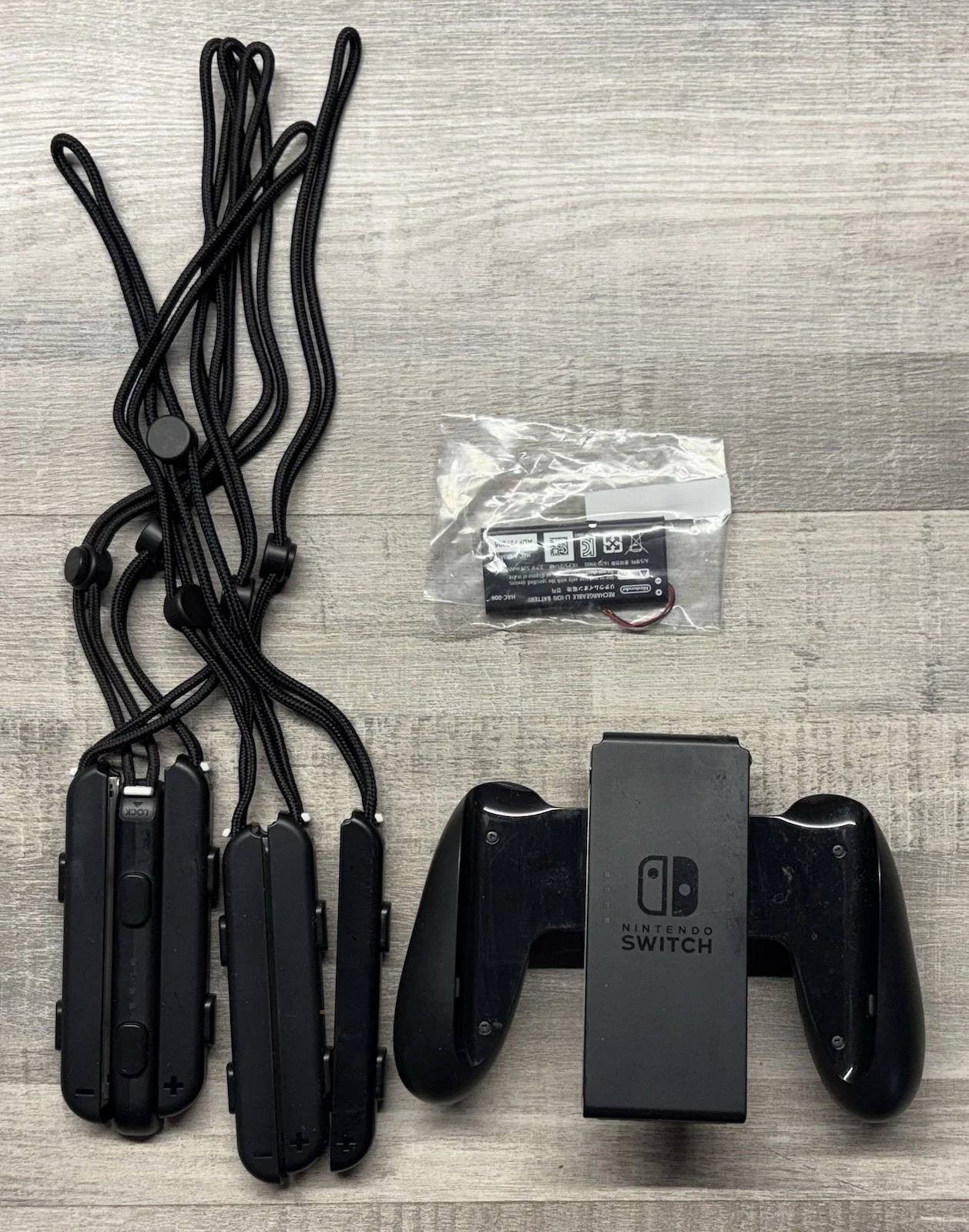 Nintendo Switch (Bundle) Console HAC-001 w/ Joy Con + Dock + All Pictured thumbnail 7