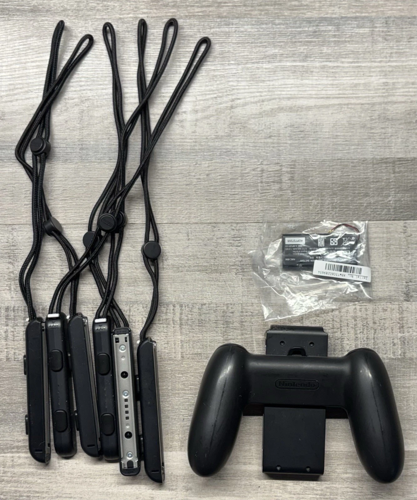 Nintendo Switch (Bundle) Console HAC-001 w/ Joy Con + Dock + All Pictured thumbnail 8