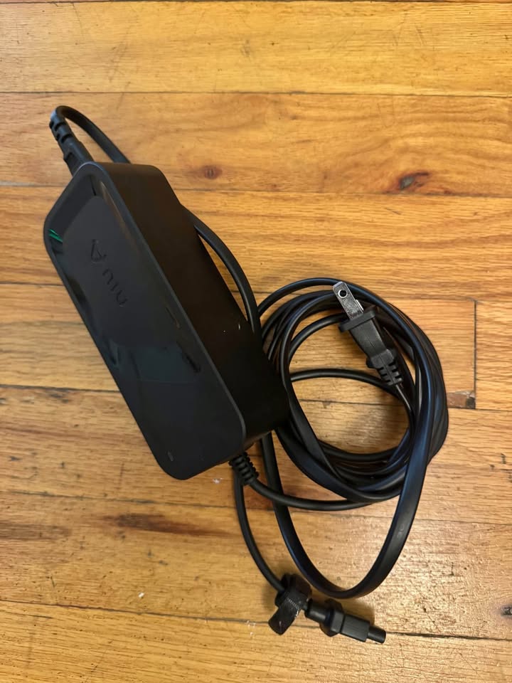 NIU KQi 300P Electric Scooter | All-Terrain Suspension | 20mph & 30 mile range thumbnail 8